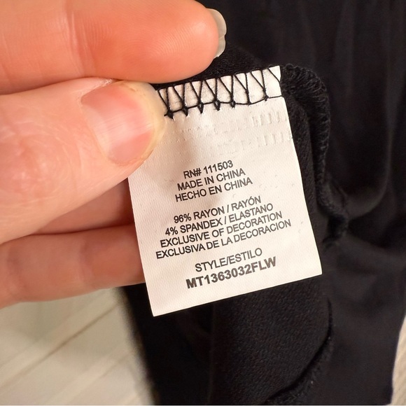 Lily White Black Long Sleeved Jeweled Choker Neckline Top, Women’s Size Large - Picture 9 of 9